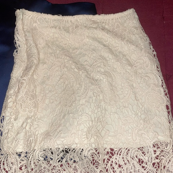 Nice Lacey skirt - Picture 3 of 3